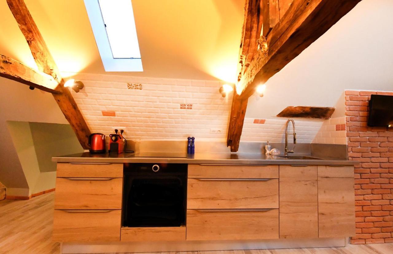 로데즈 Loft Sous Les Combles - Loft Under The Rafter 아파트 외부 사진